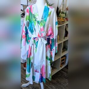 Water Lily Print Satin Wrap Robe by Natori New With Tags XLVibrant kimono robe